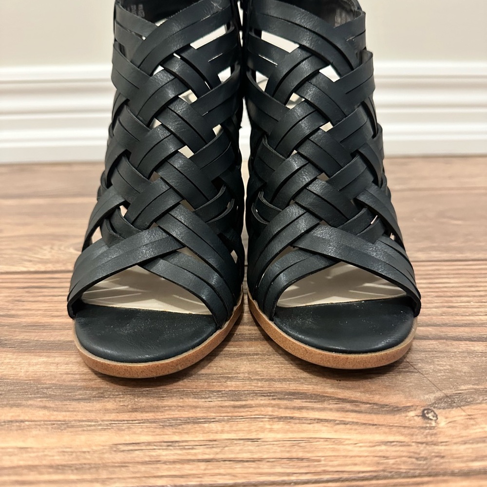 Fergie Black Sandals with Chunky Heel and Woven Design